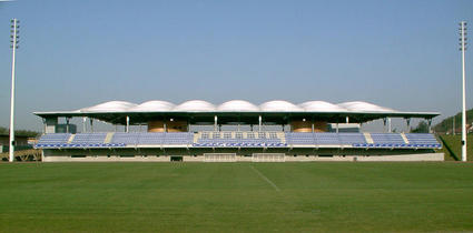 Les Couvertures de tribunes réalisées par ACS Production en toile tendue PVC. Protection des stades de football et de rugby
